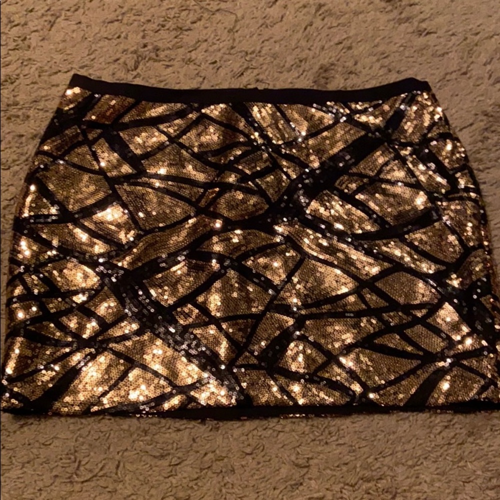 Victoria’s Secret lined sequin mini skirt. Size 8